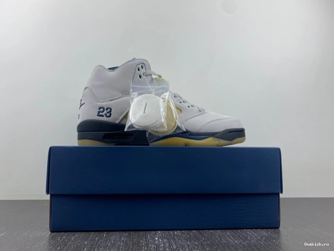 One Kick Jordan Maniere Ma FZ5758-004 x WMNS Air A 5 0815